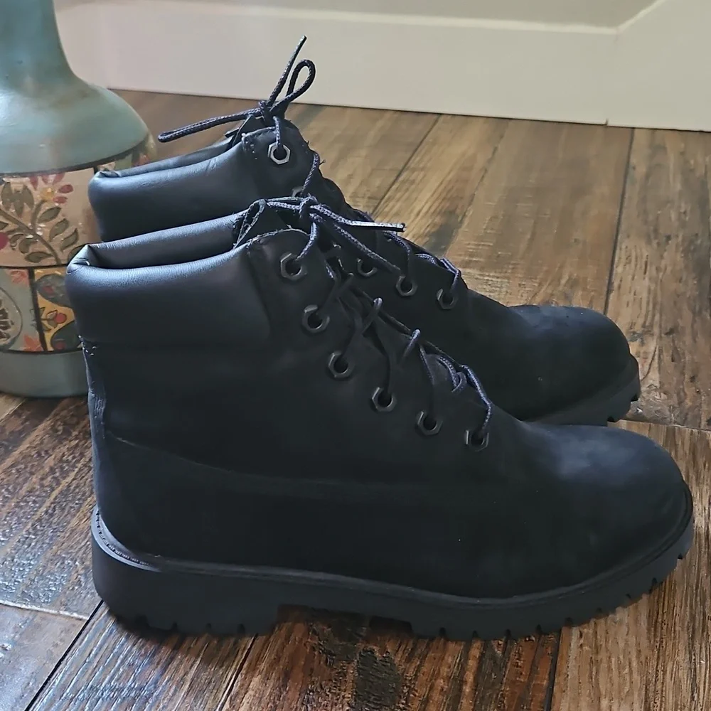 Timberland Black Rugged Boots‎ with Waterproof Design Size Mens 5.5, Womens 7